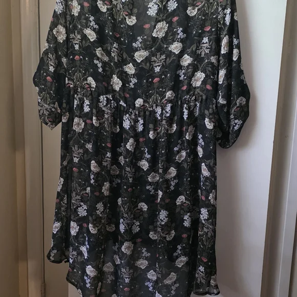 Torrid Outlander Lexie Floral Chiffon Hi-Lo Babydoll Tunic - Picture 11 of 16